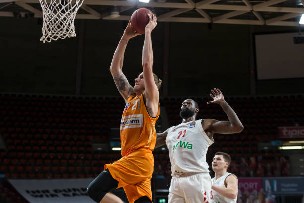 西班牙人能 西班牙人能